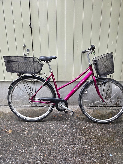 Helkama Kaunotar 3-v kaupunkipyörä 28" 53 cm punainen