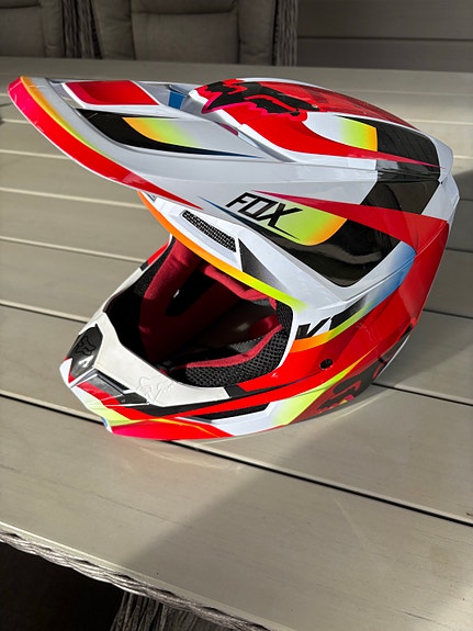 Fox V1 kypärä S 55–56 cm punavalkoinen