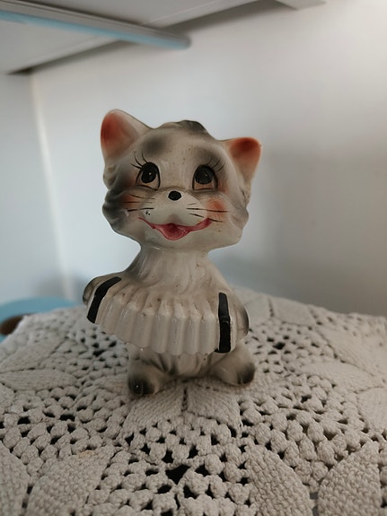 Todella kaunis vanha kissa 11 cm