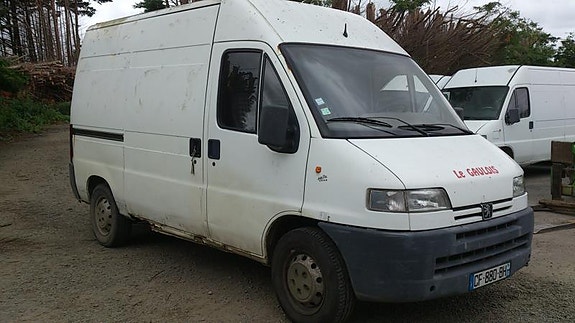 Pakettiauton purkuosia