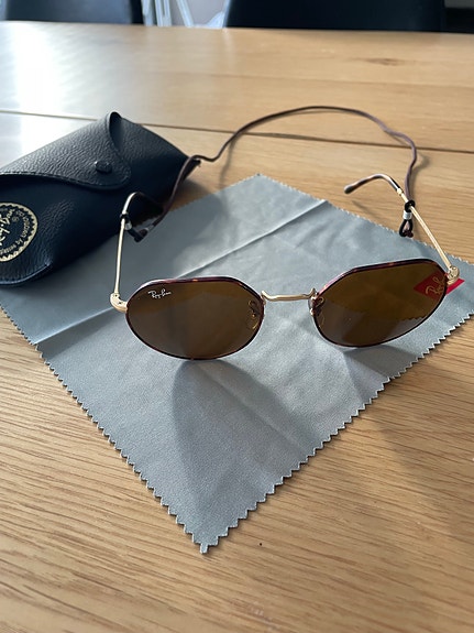 Ray-Ban miesten aurinkolasit ruskeilla linsseillä