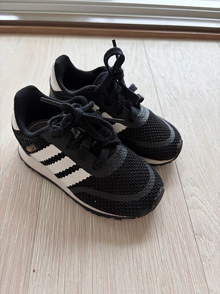 Adidas lenkkarit koko 23