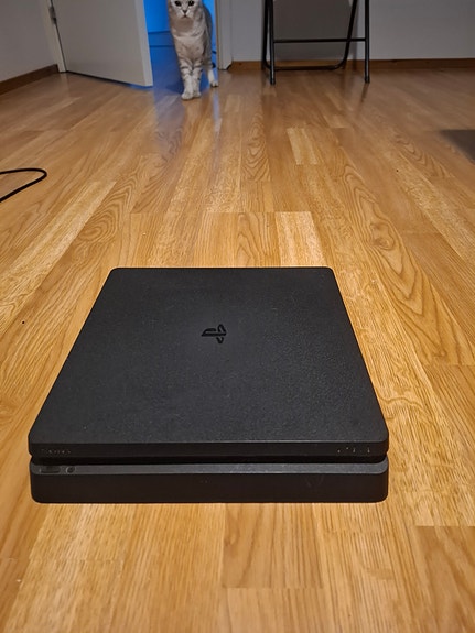 Sony PlayStation 4 pelikonsoli
