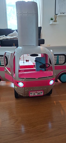 LOL suprise matkailuauto ja tarvikepaketti