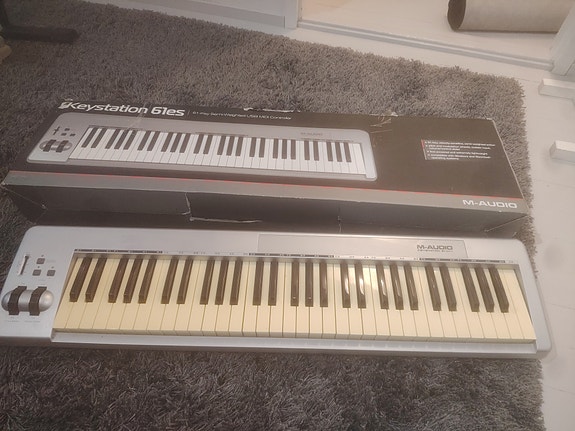 M-Audio Keystation 61es + teline