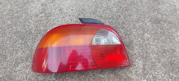 Toyota Avensis t22 vasen takavalo