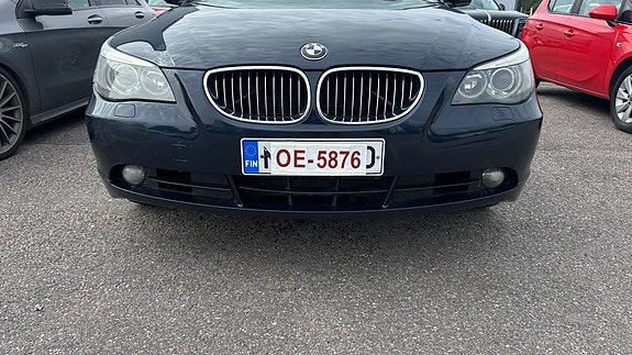 BMW E60 puskurit + helmat