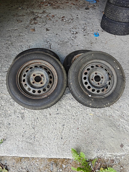 Myydään 13" 4x100  vanteet kesärenkailla