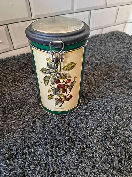 Retro peltipurkki