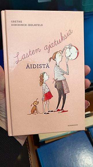 Lasten ajatuksia äidistä -kirja