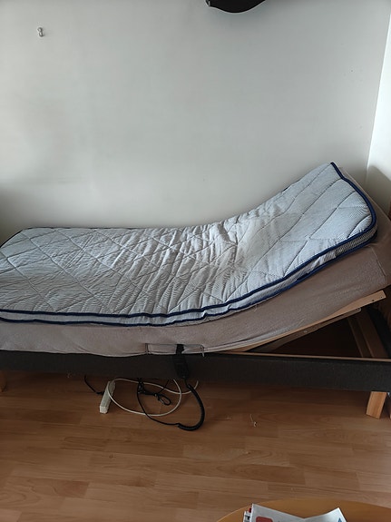 Moottoroitu sänky. Asko bonnell 90x200