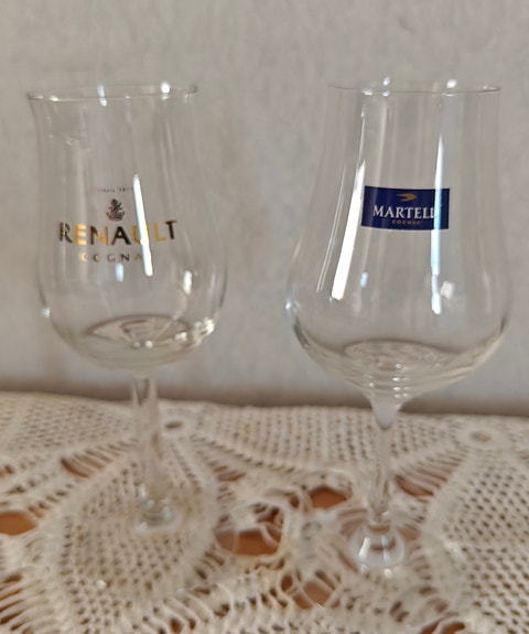 Remy Martin ja Martell konjakkilasit