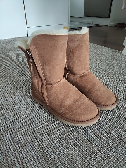 UGG Australia
