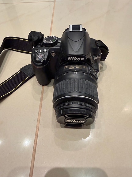 Nikon D3100 digijärjestelmäkamera ja Nikkor 18-55mm objektiivi