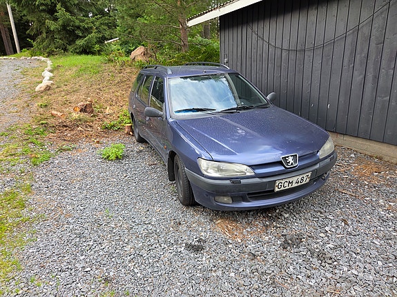 Peugeot 306 farmari ajoon tai varaosiksi