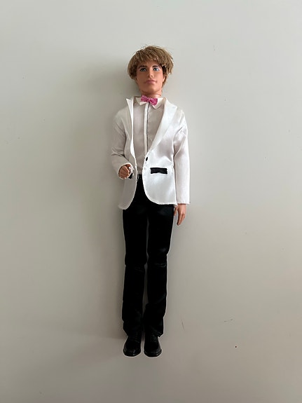 Barbie Ken-nukke juhla-asu