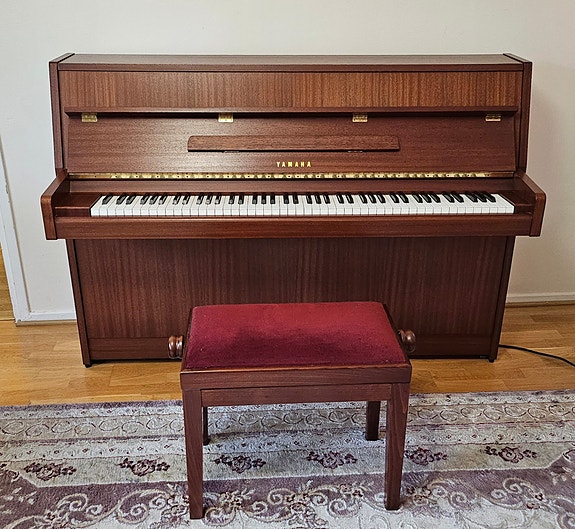 Yamaha akustinen piano (Valmistettu Japanissa 1979)