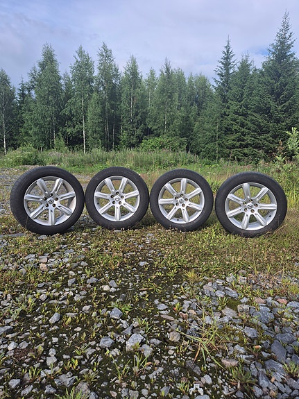 17 Volvo V90 alkuperäiset aluvanteet aluvanteet 225/55/17 kesärenkailla