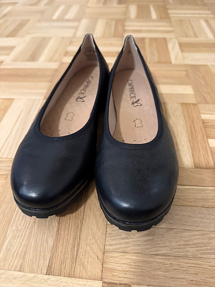 Mustat ballerinat, uudet, koko 37, nahkaa
