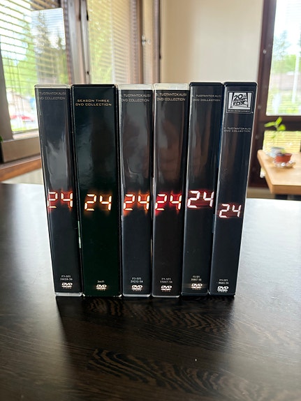 24 tv-sarja DVD-boksit 1, 3-7