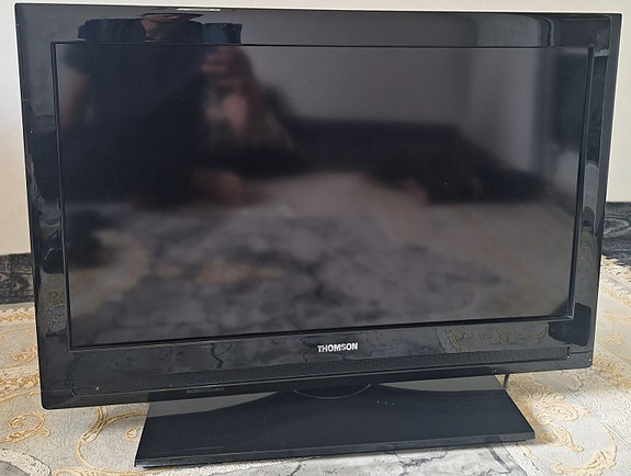 Myydään tv näyttö