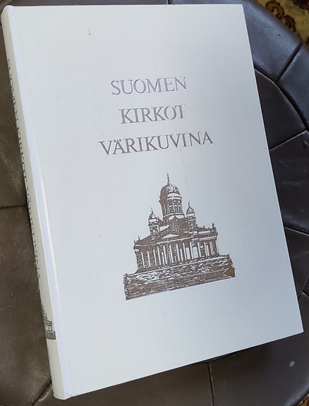 Suomen kirkot värikuvina -kirja