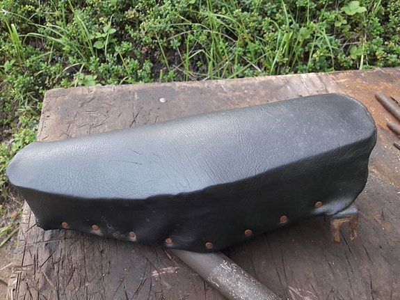 Vanha mopon satula, Vasama
