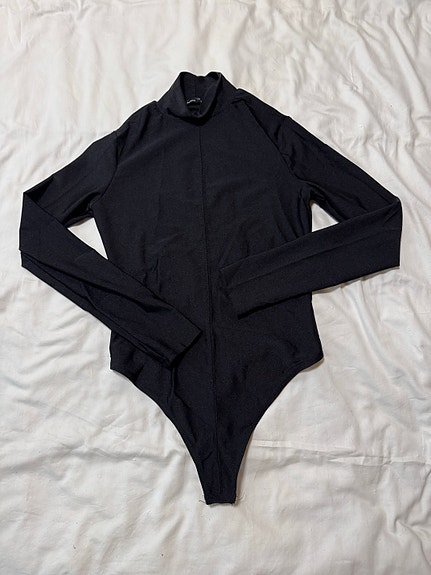 Bershka musta body