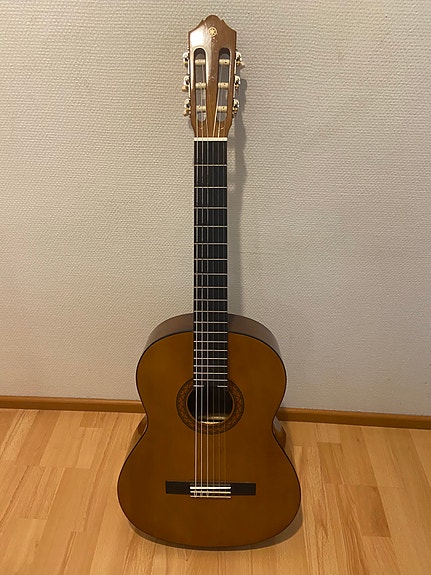 Yamaha C40 klassinen akustinen kitara