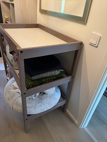 IKEA hoitopöytä, korkeampi