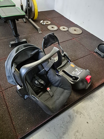 Britax Römer turvaistuin kaukalo + isofix adapteri