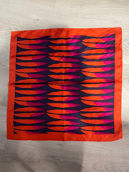 Marimekko silkkihuivi 50 × 50 cm
