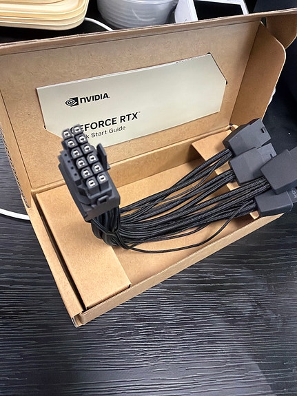 Nvidia GeForce RTX 12VHPWR virtakaapeli näytönohjaimelle