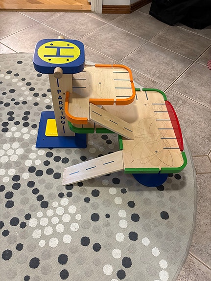 IKEA puinen parkkitalo lelu