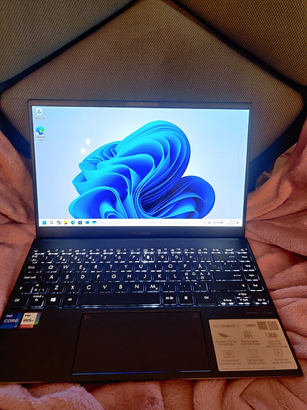 Asus ZenBook 13 (abitti yhteensopiva)