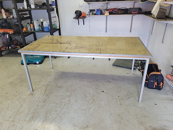 Tukeva metallirunkoinen työpöytä 180 × 90 cm