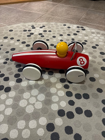 BRIO punainen kilpa-auto lelu