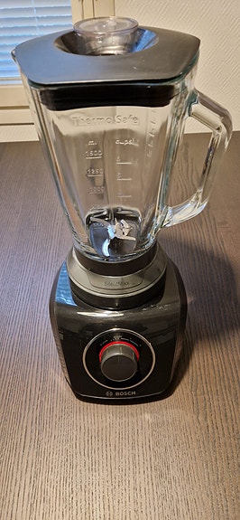Bosch SilentMixx -tehosekoitin lasikannulla