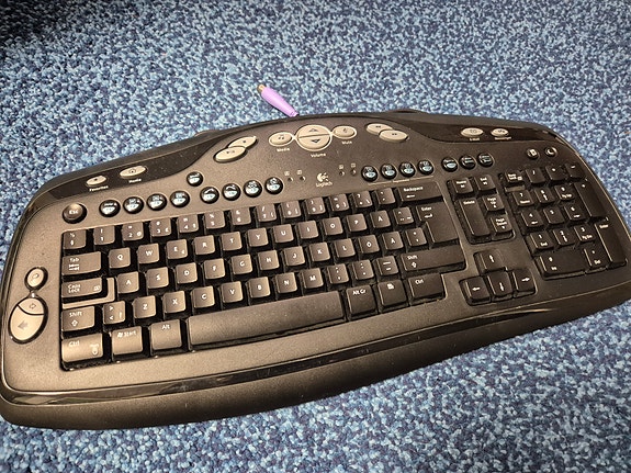 Logitech Corded Keyboard multimedianäppis PS/2 -liitännällä