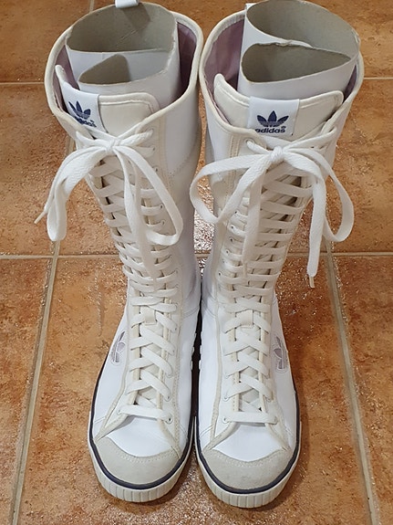 Adidas originals, valkoiset pitkävartiset tennarit