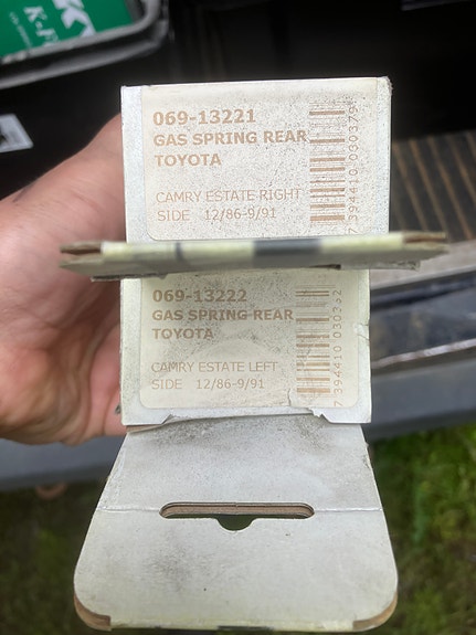 Toyota Camry Farmari Takaluukun Kaasujouset 87-91