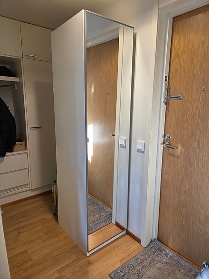 Ikea vaatekaappi peiliovella