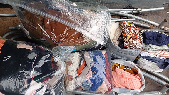 Laadukas iso naisten vaatepaketti L/XL (40-42)