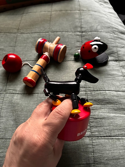 BRIO mäyräkoira + puiset kastanjetit ja kendama