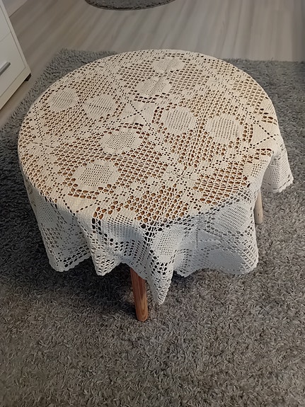 Virkattu pöytäliina
