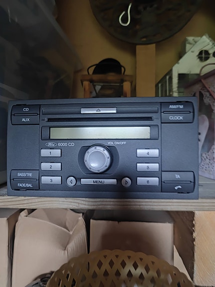 Ford 6000 CD autosoitin