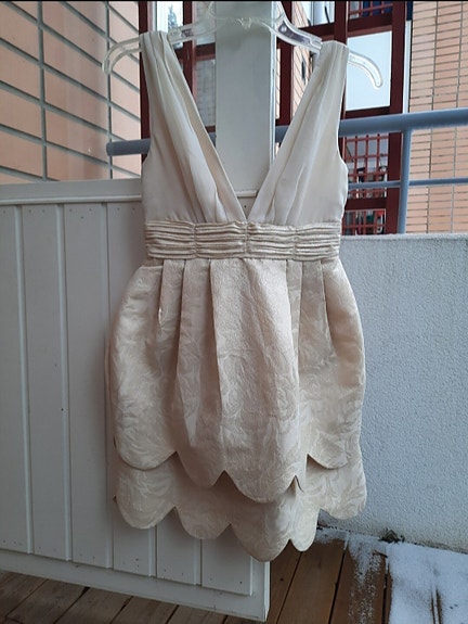 Nätti vaalea juhlamekko. 34/xs. luonnonvalkoinen