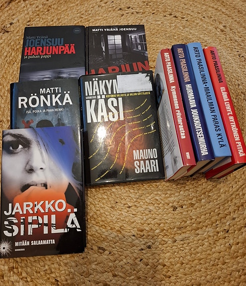 Kirjoja, Harjunpää, Lehtolainen, Saari, Paasilinna, Chamberlain, Jobs, Aalto