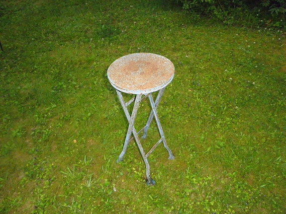 Metallinen taitettava pöytä
