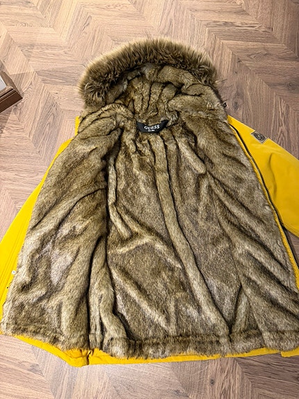 Miesten GUESS talvitakki / parkatakki (L-koko) – Kuin uusi!